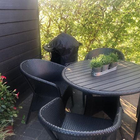 Nyistandsat Hojloftet Kaelderlejlighed Pa 70 M2 I Viborg Centrum, Med Plads Til 4 Personer المظهر الخارجي الصورة