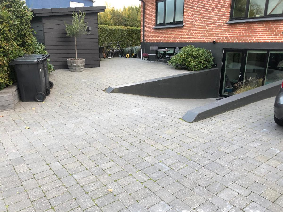 Nyistandsat Hojloftet Kaelderlejlighed Pa 70 M2 I Viborg Centrum, Med Plads Til 4 Personer المظهر الخارجي الصورة